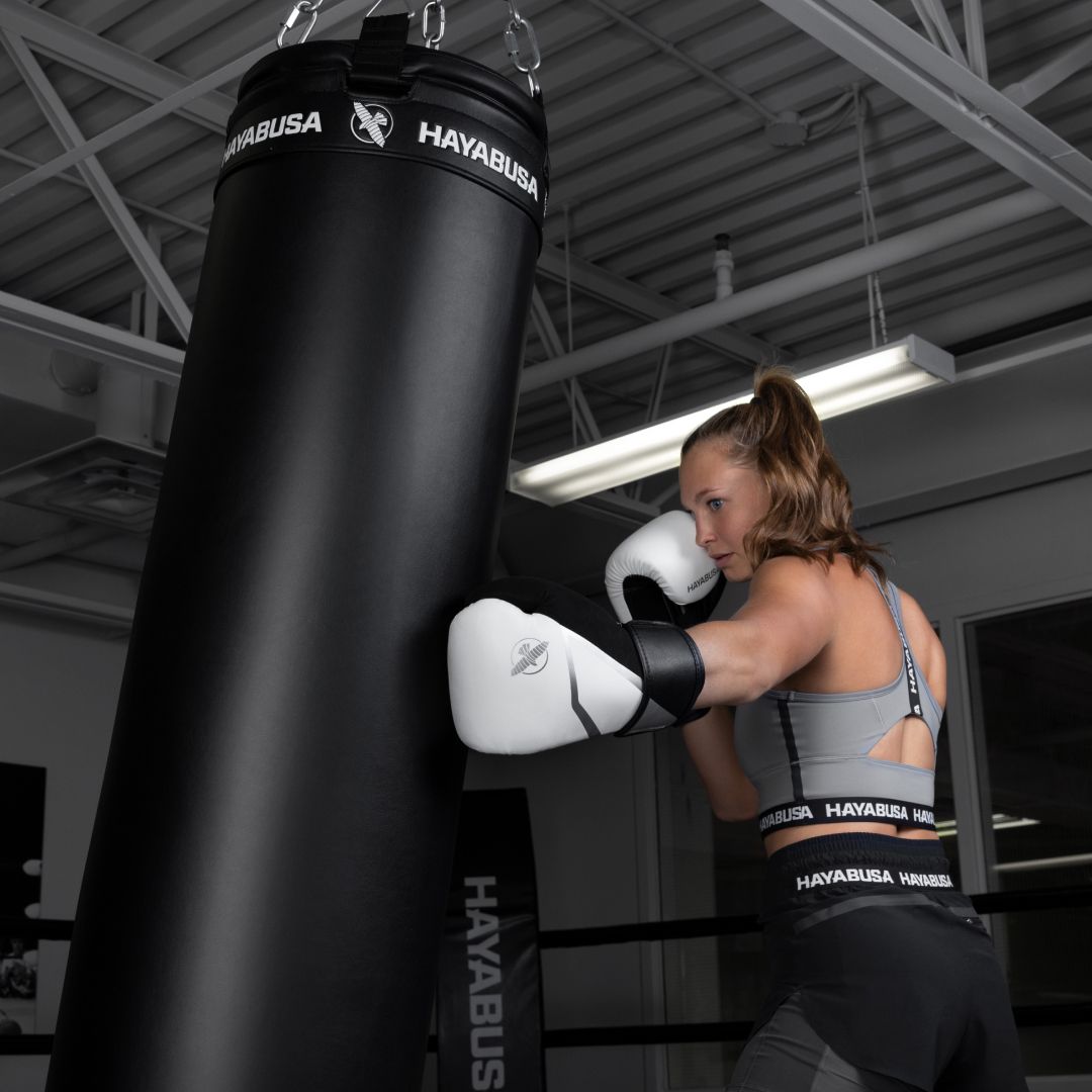 オメガヘルスパック Hayabusa 70lb Classic Heavy Bag – Compact & Durable Training Gear
