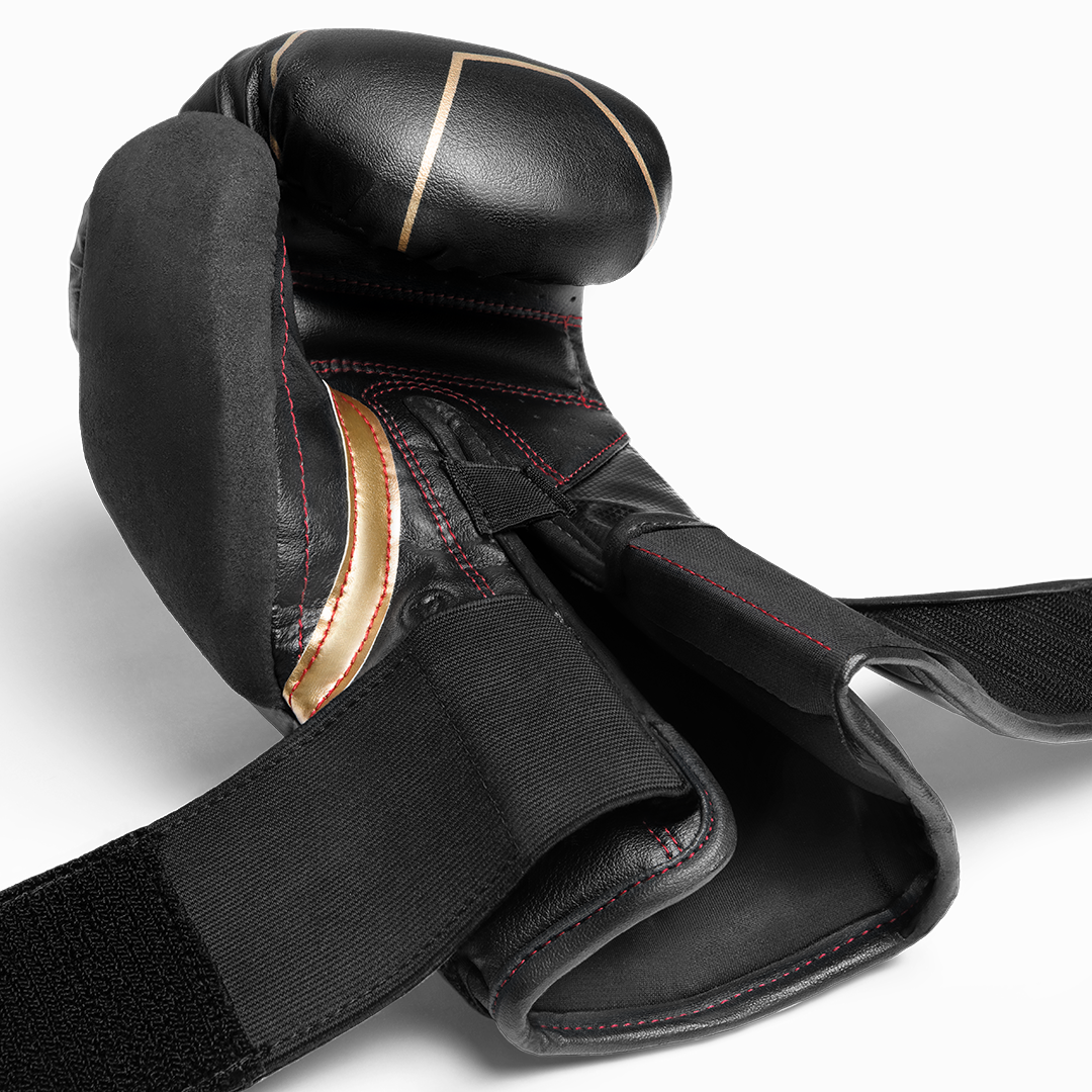 Marvel's Black Widow Boxing Gloves - Image 2