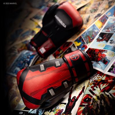 Marvel’s Classic Deadpool Boxing Gloves - Image 5
