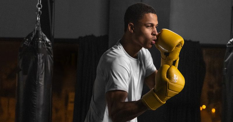 Boxing Cloth. Use 10 Must-Have Boxing Apparel Items for Performance & Style