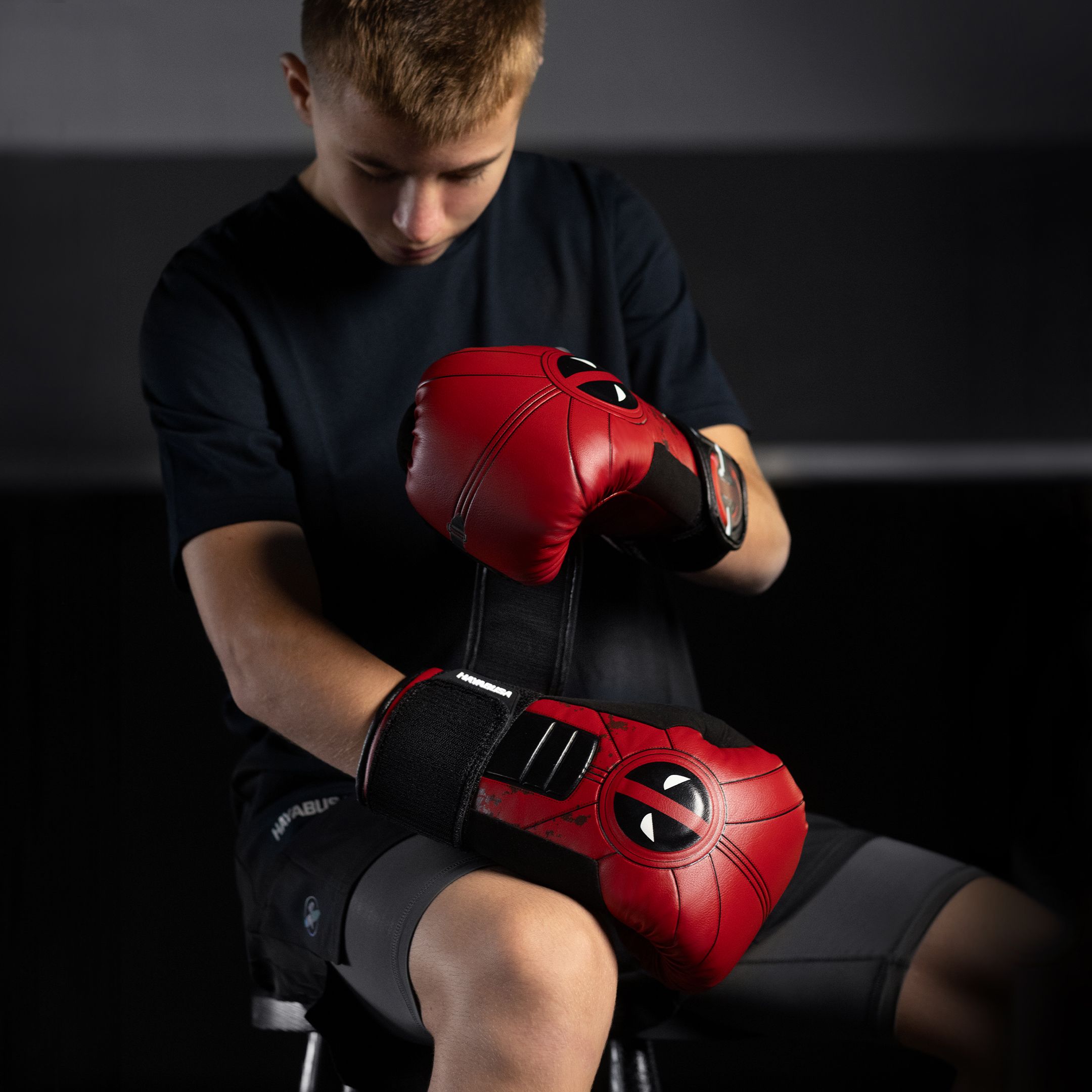 Marvel's Youth Deadpool Boxing Gloves - Image 4