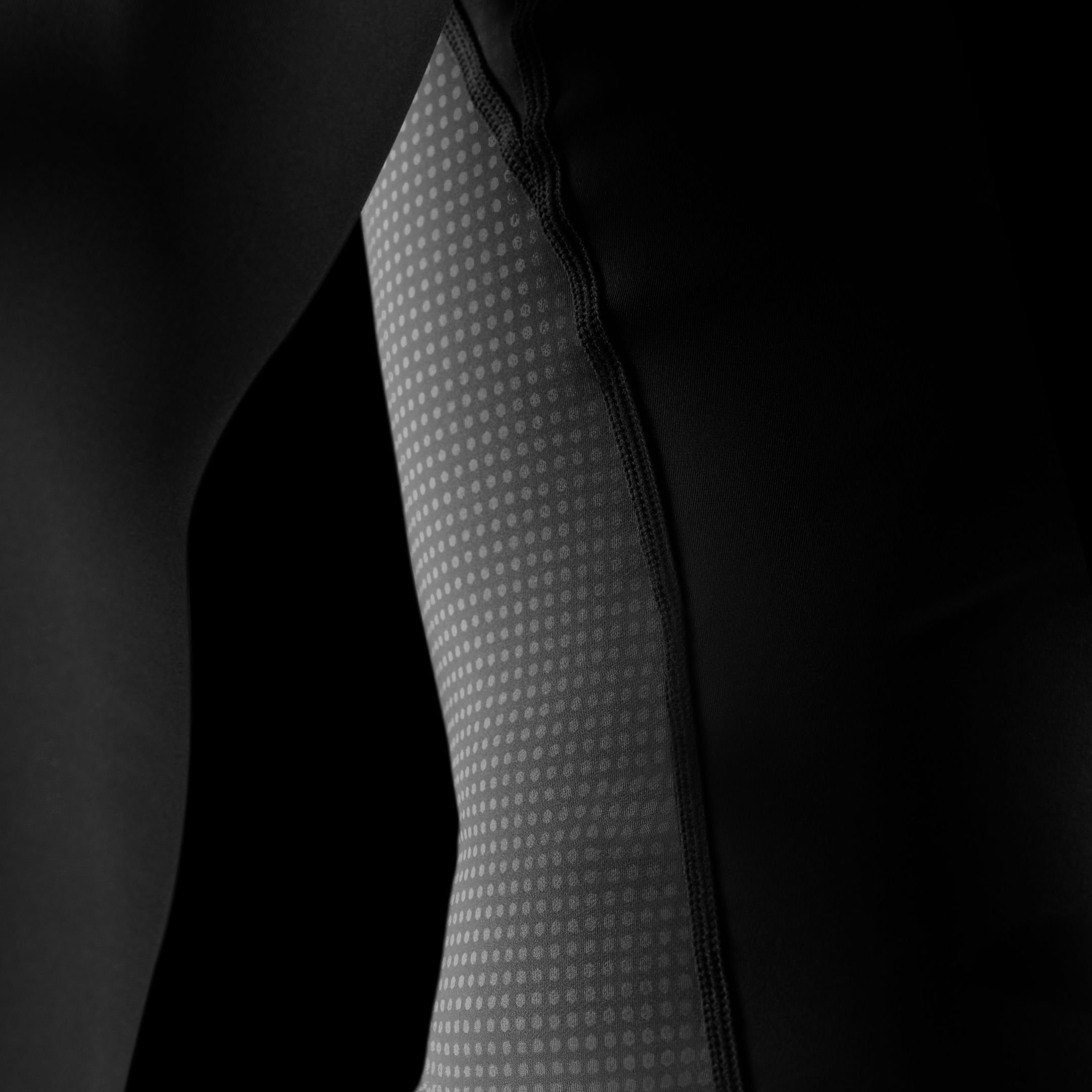 Hayabusa Men’s Core Long Sleeve Rash Guard - Image 4