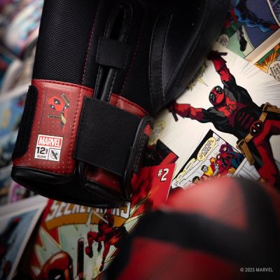 Marvel’s Classic Deadpool Boxing Gloves - Image 4