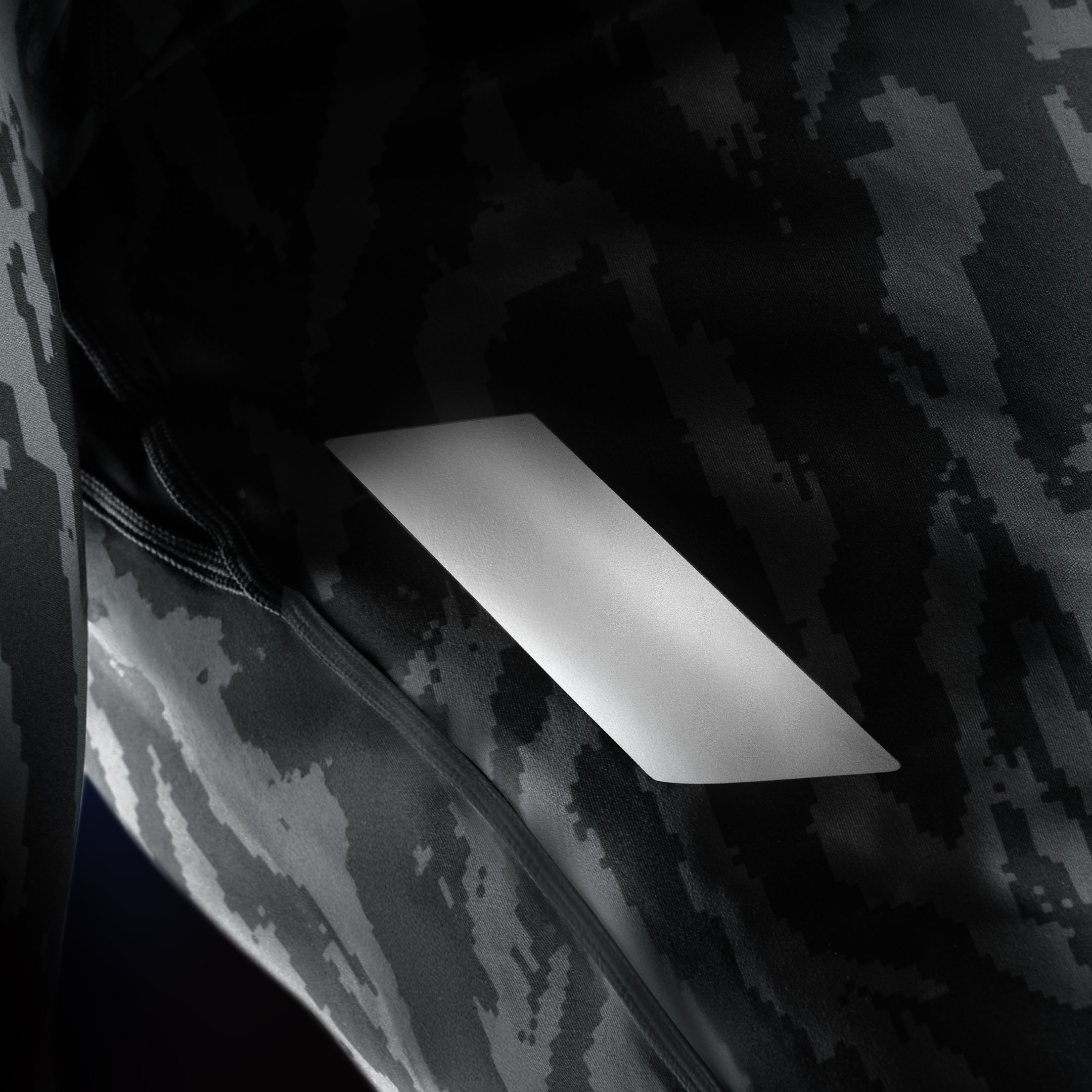 Hayabusa Men’s Apex Short Sleeve Rash Guard - Image 4