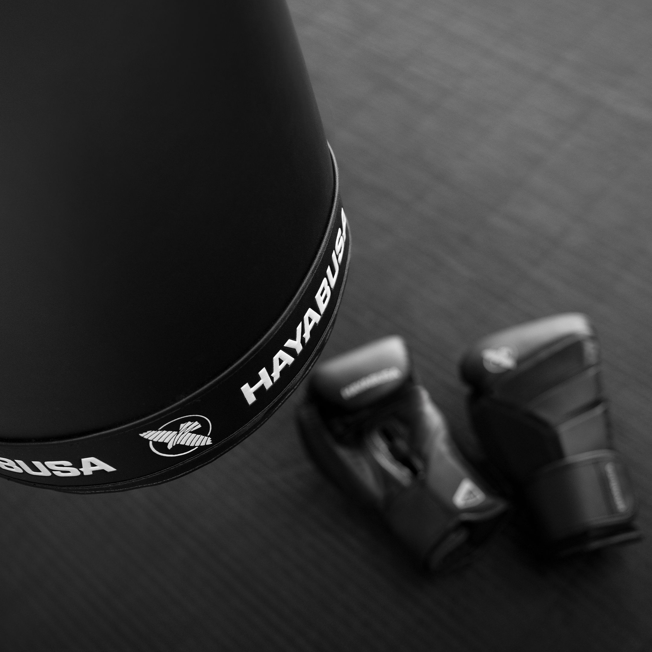 オメガヘルスパック Hayabusa 70lb Classic Heavy Bag – Compact & Durable Training Gear