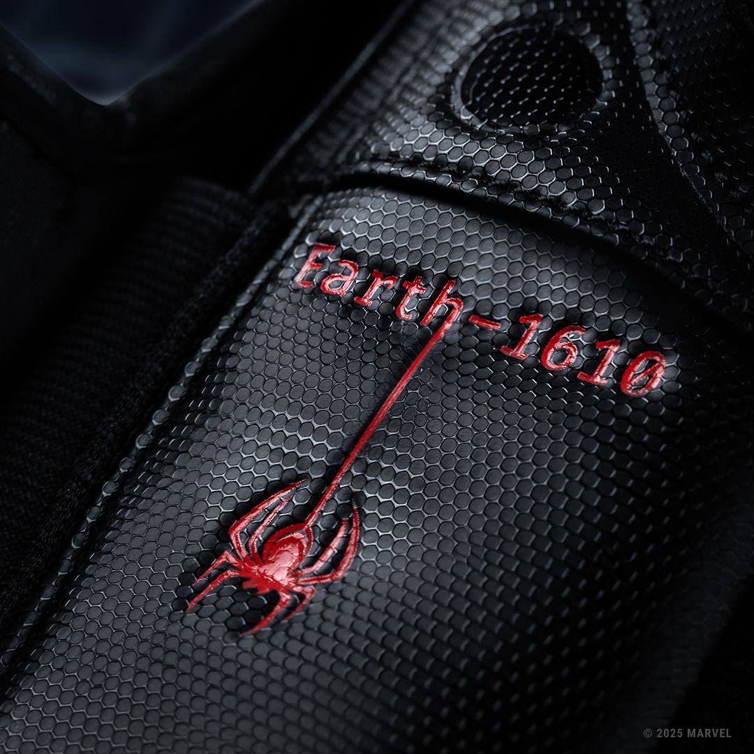 Hayabusa Miles Boxing Gloves | Marvel Hero Elite