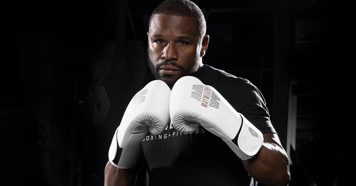 The Mayweather Defense Style: Modern Mastery in Mayweather Contender Boxing Gloves.