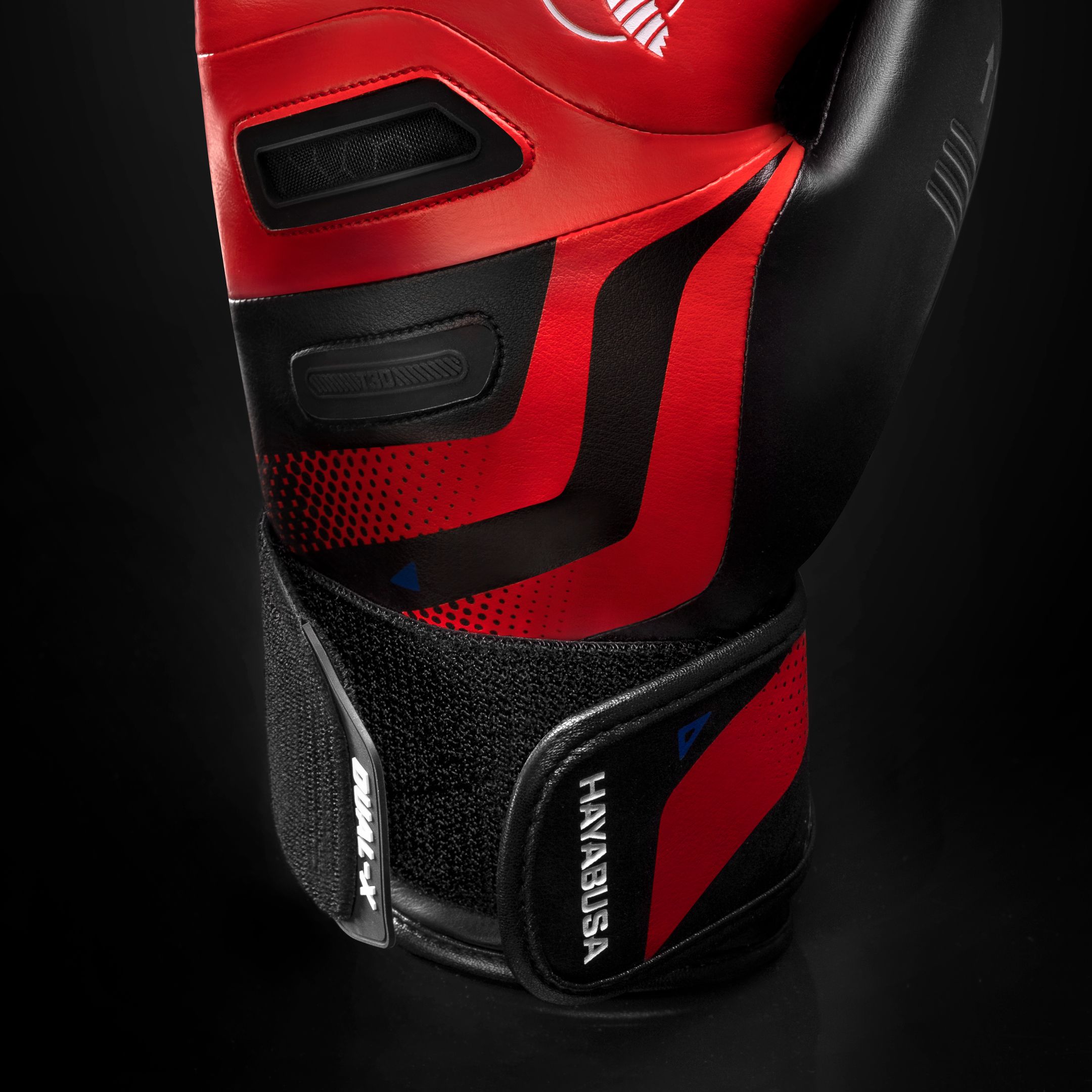 Hayabusa T3D boxing gloves view 1