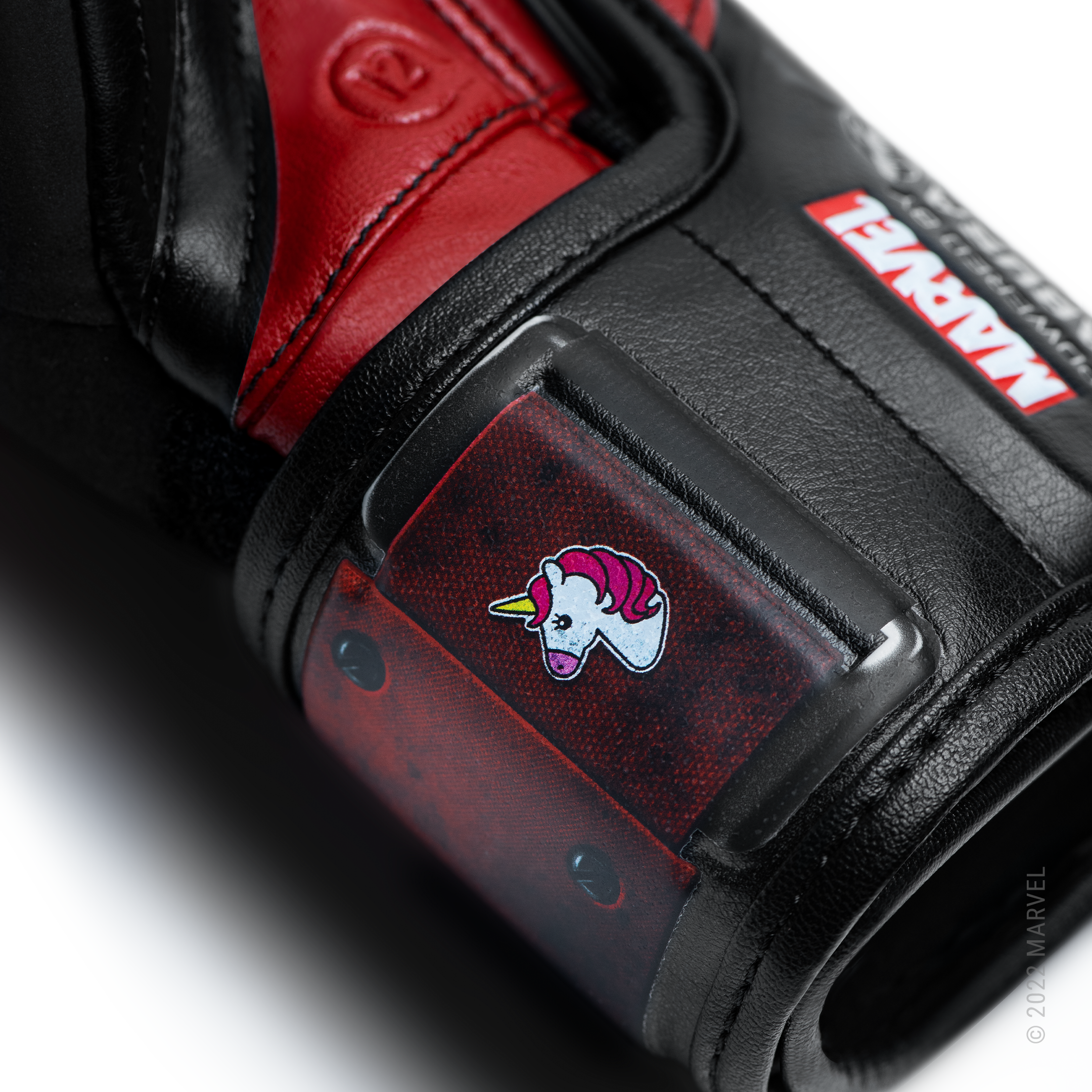 Marvel’s Deadpool Boxing Gloves - Image 3