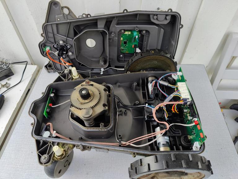 Husqvarna Automower 310 open