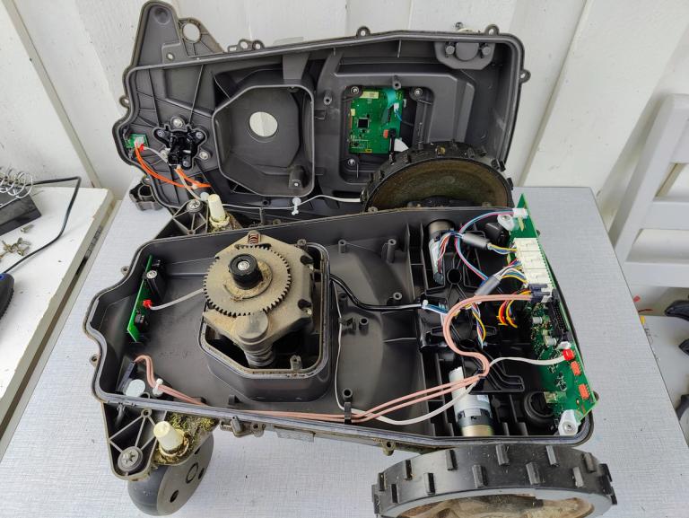 Husqvarna Automower 310 open