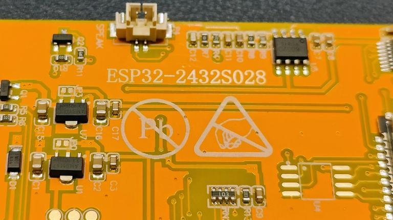 Nærbilde av ESP32-2432S028R