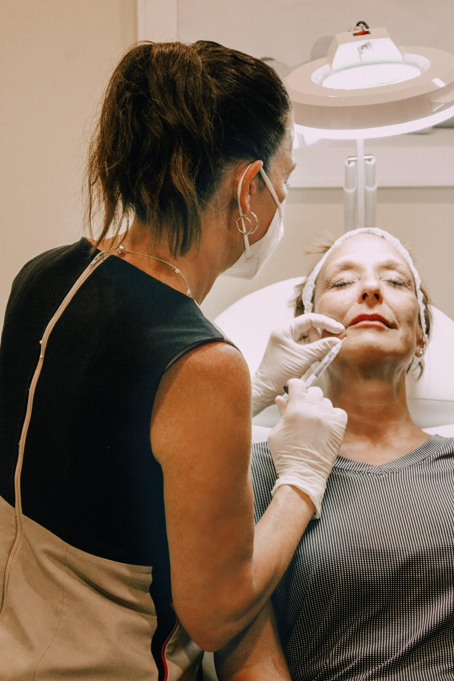A RENU provider performing an injectable treatment