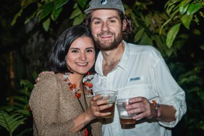 Clientes conc erveza artesanal en la Jungla