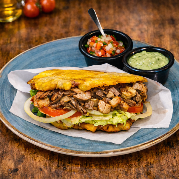 Sánduche de patacón Mixto