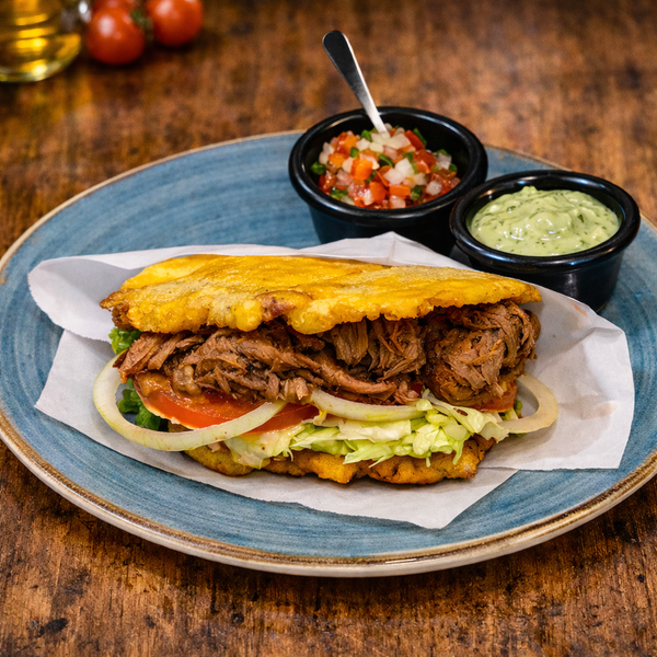 Sánduche de patacón con Carne