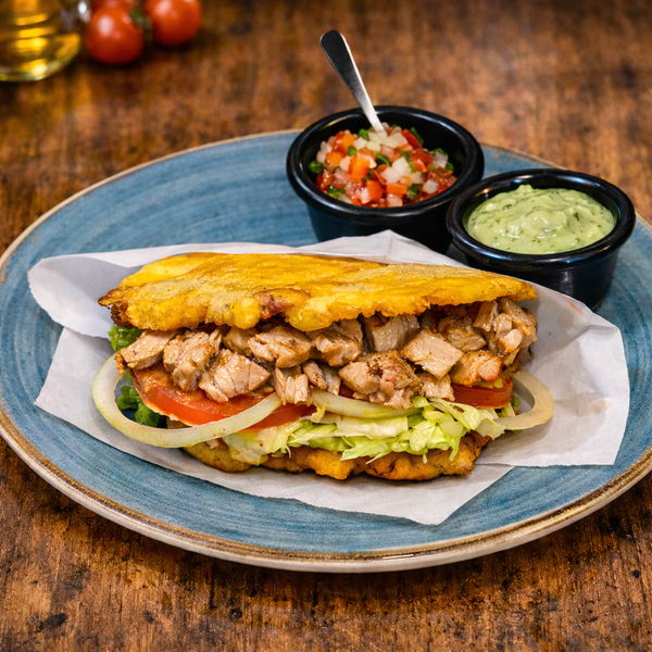 Sánduche de patacón con Pollo