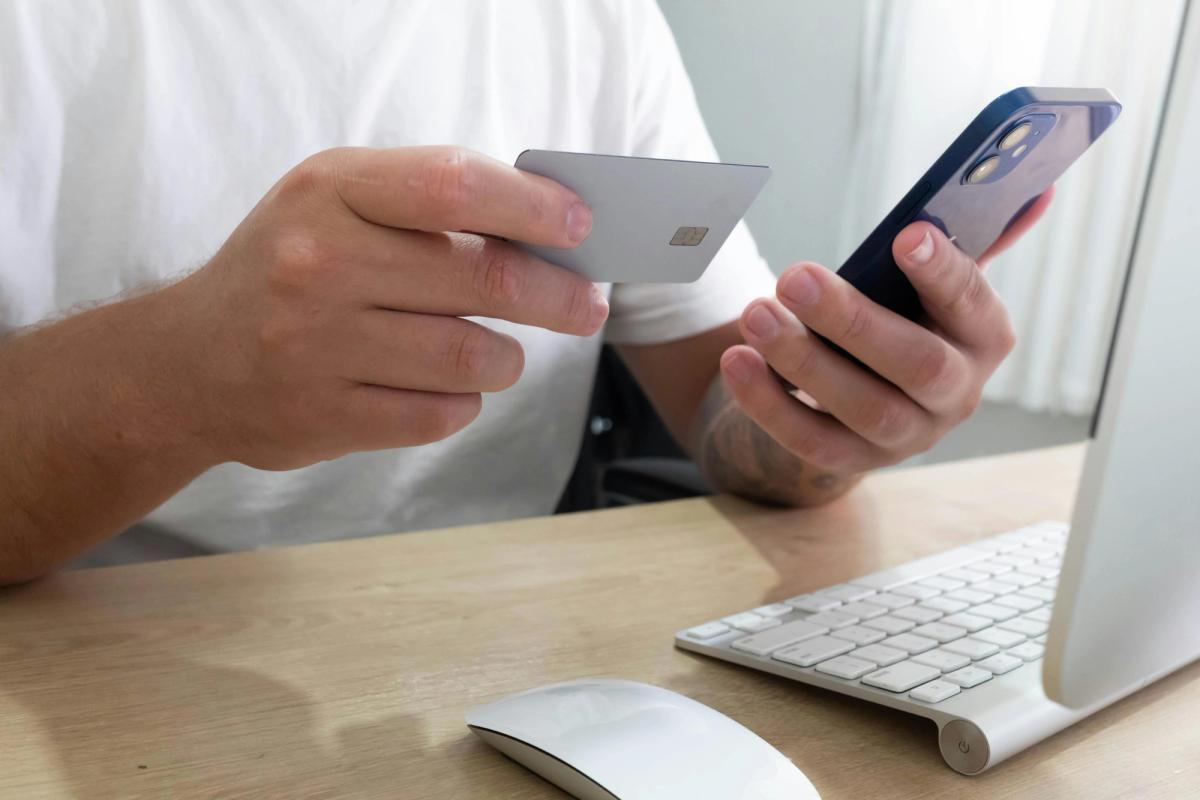 What to consider when choosing a corporate card program