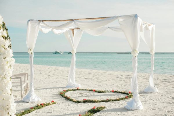 Destination wedding planning: How to do it in 9 steps