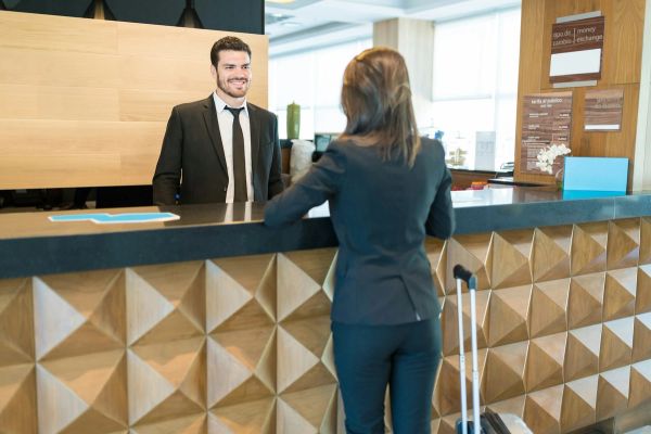 Hotel Credit Card Holds & Authorization: What Ops Teams Need to Know to Avoid Booking Chaos