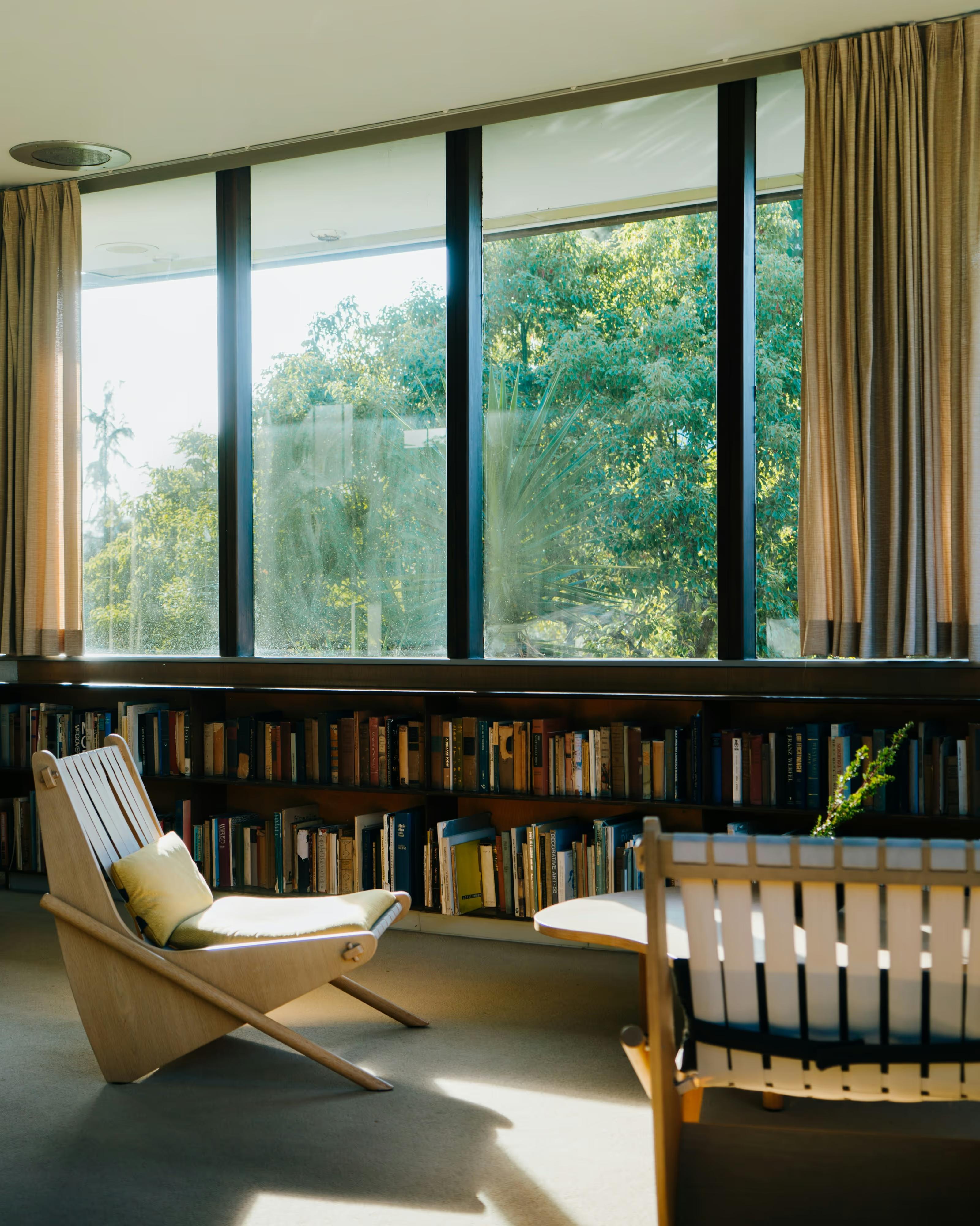 Airbnb vs. hotels: Which one is better for business travel?