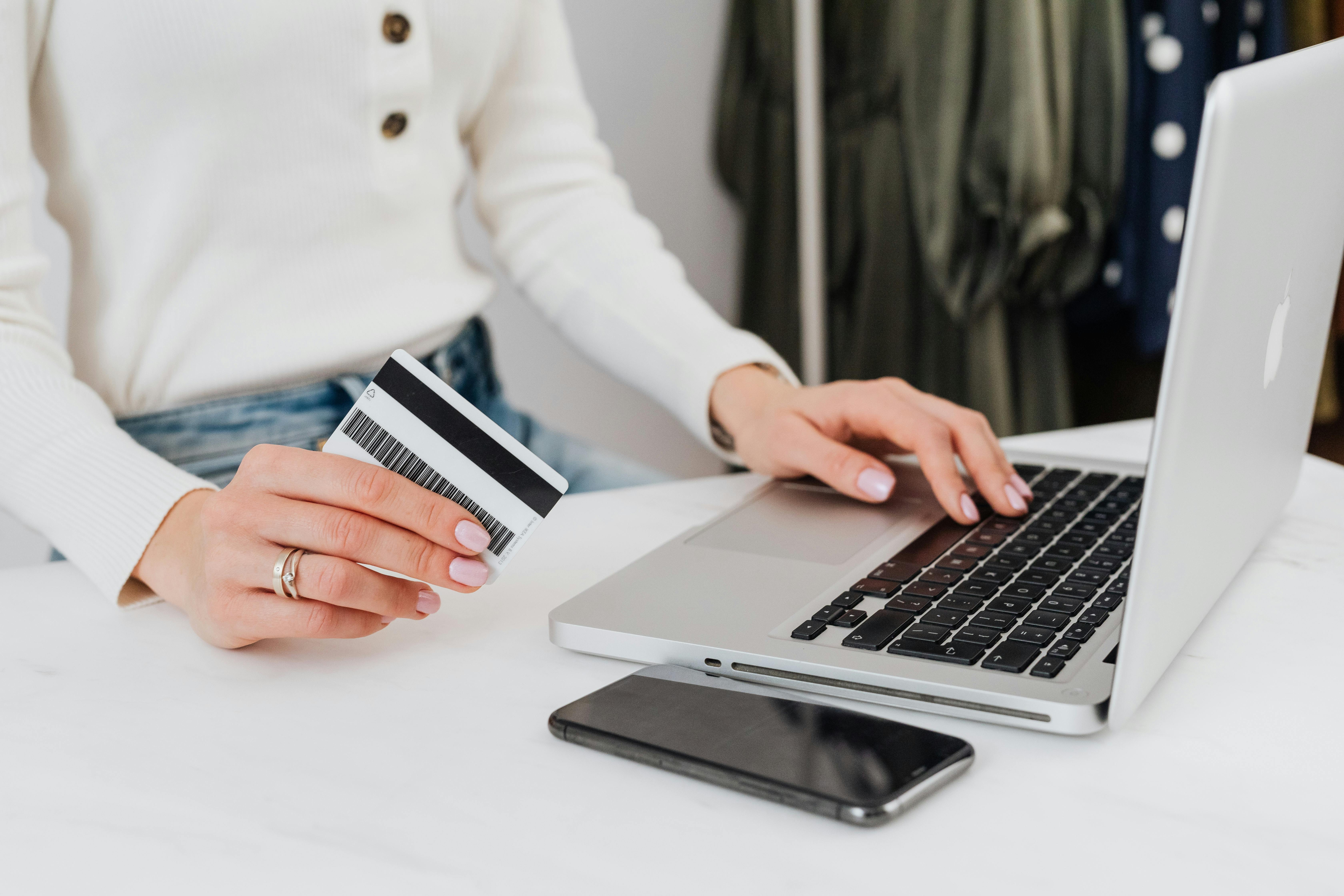 What are hotel credit card authorization forms?