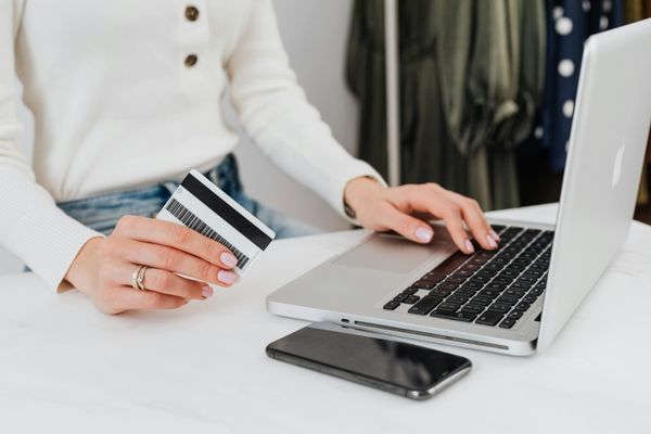 What are hotel credit card authorization forms?