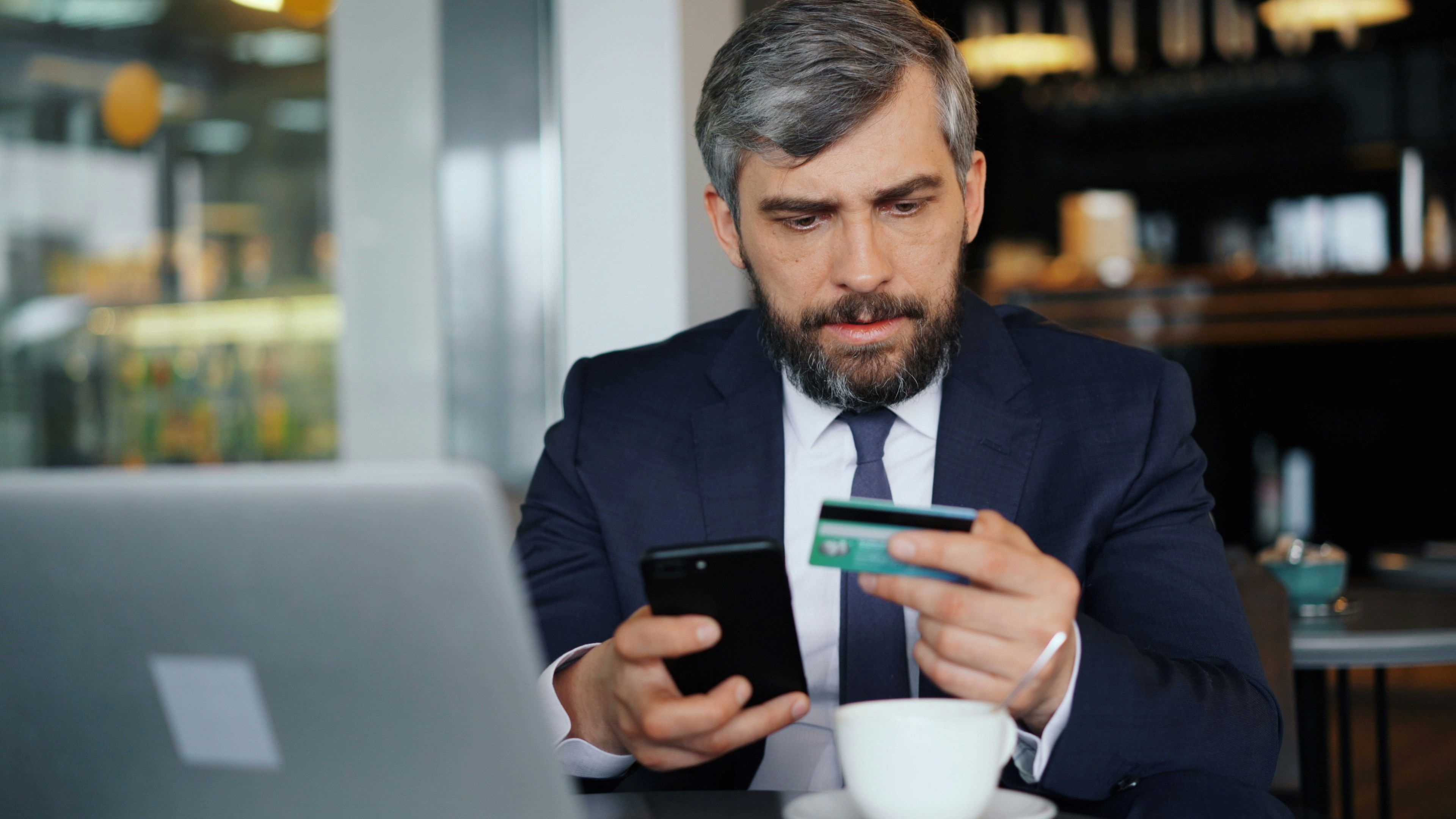 Travel Scam Survival Guide: 10 Smart Ways to Stay Safe in 2025