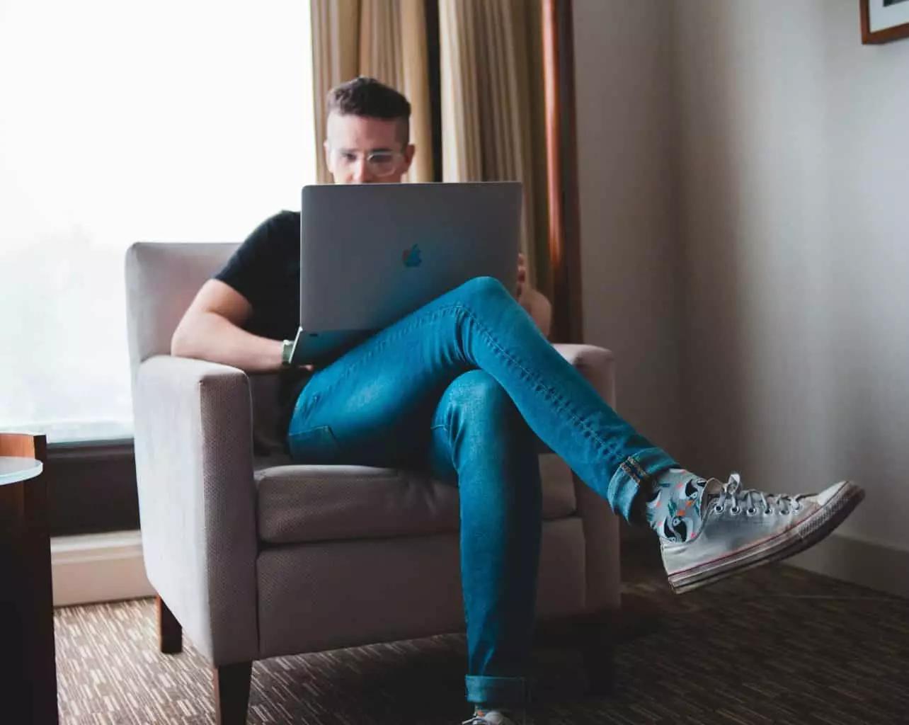 13 Hotel Booking Hacks for Business Travelers