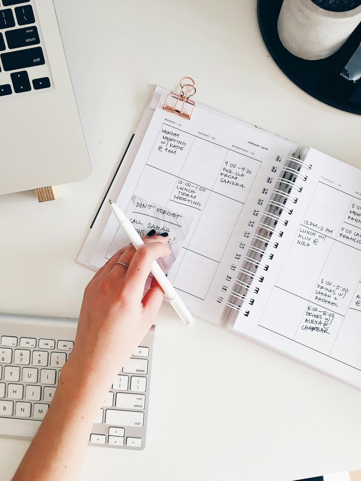 Top 15 Tools Used By The Best Executive Assistants in 2025