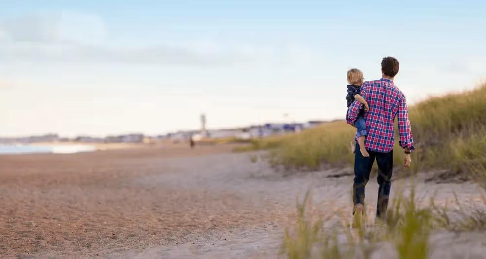 4 Ways to Celebrate a Long-Distance Father's Day