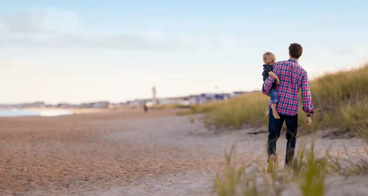 4 Ways to Celebrate a Long-Distance Father's Day