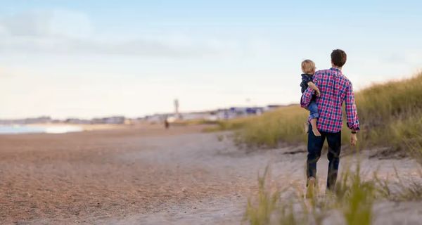 4 Ways to Celebrate a Long-Distance Father's Day