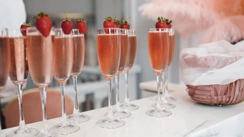 How to set up a hospitality suite at the hotel for your wedding weekend