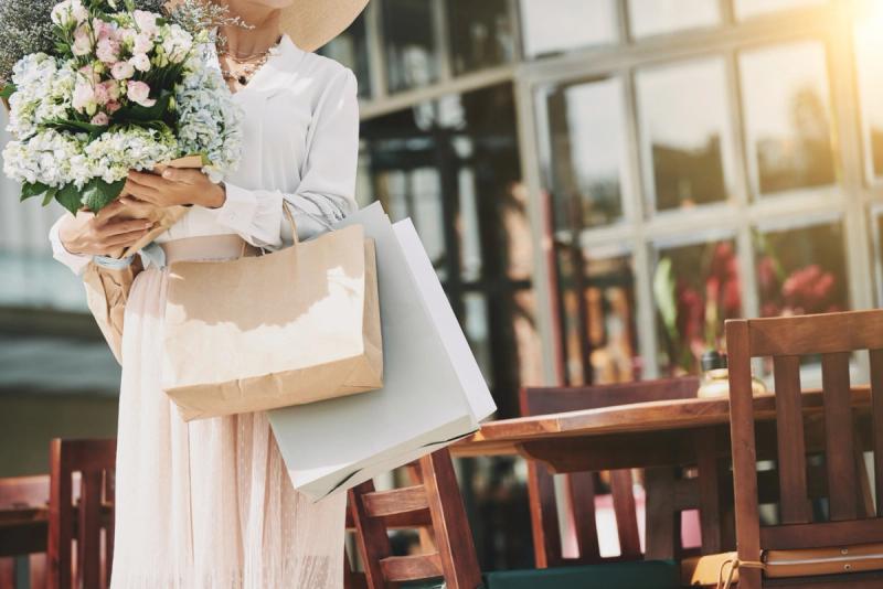 Are welcome bag delivery fees included or charged separately by hotels?
