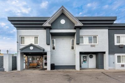 Travelodge by Wyndham Calgary South photo 2