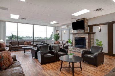 Days Inn by Wyndham Calgary South photo 3