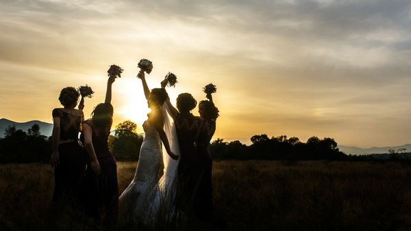 How many rooms do hotels require at minimum to qualify as a wedding group?
