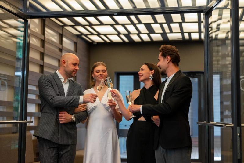 Can the hotel flag certain guests as VIPs for special treatment upon arrival?