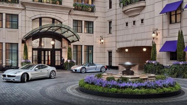 How does parking work for wedding guests staying in the block?