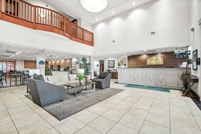 Wingate by Wyndham - Edmonton West photo 2
