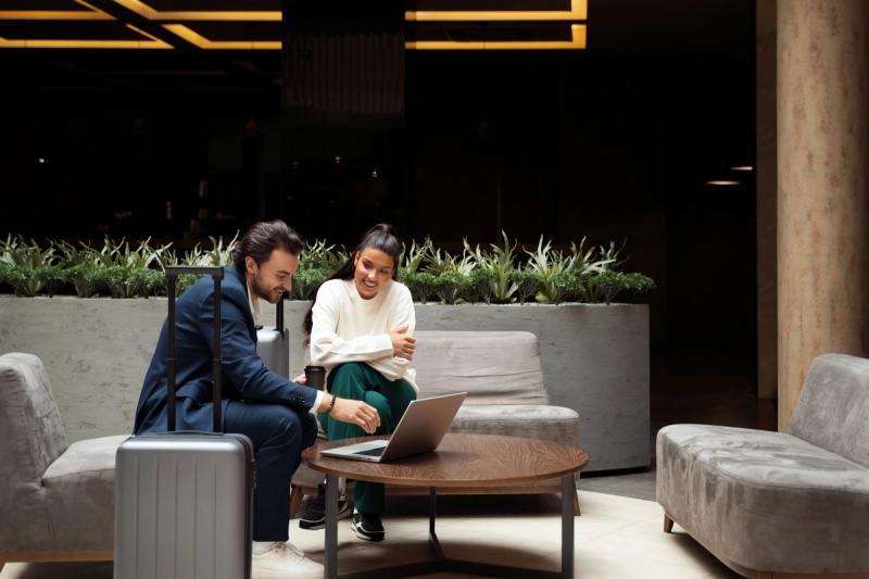 Can guests earn loyalty points on wedding group rates?