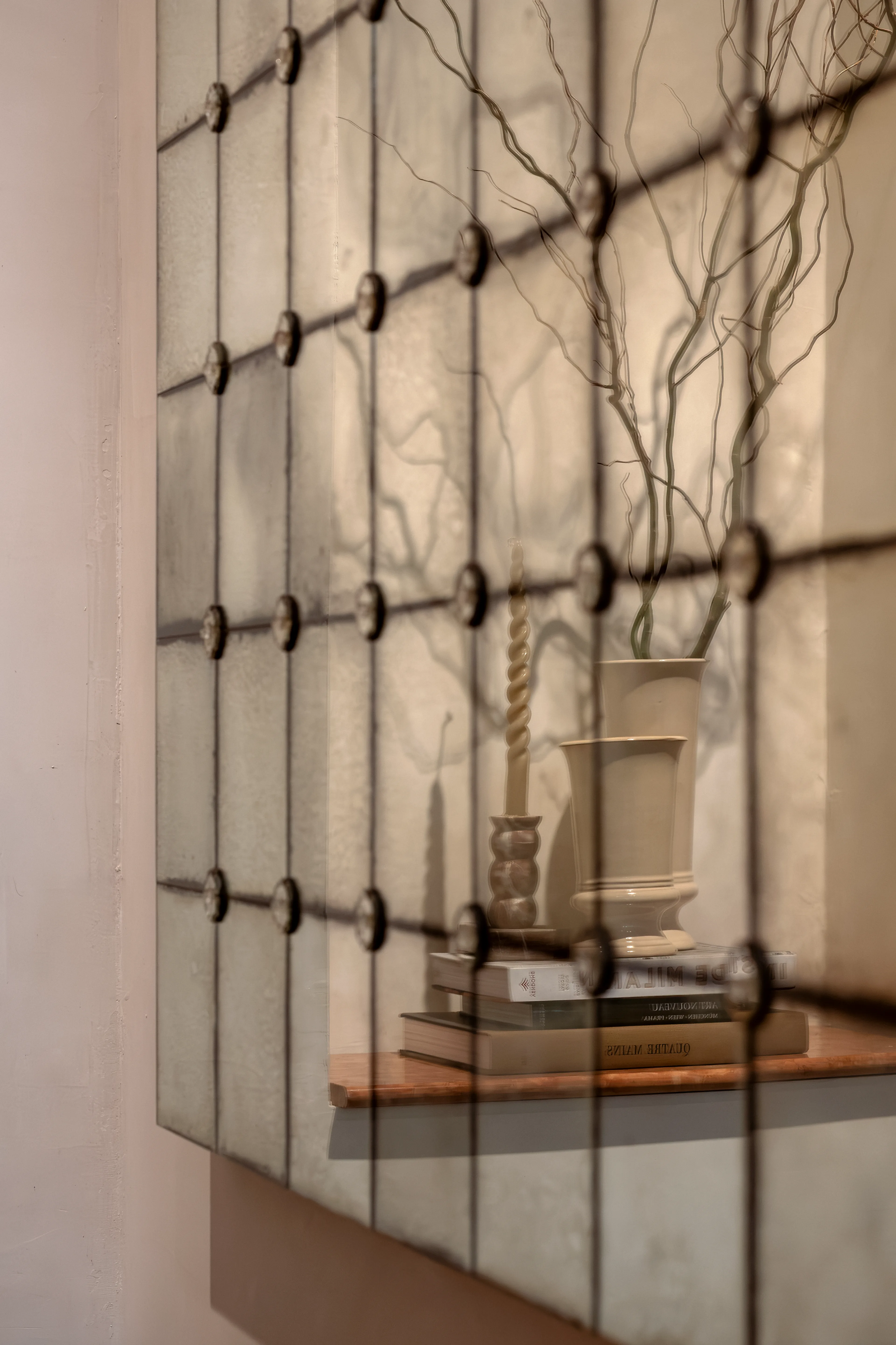 Mirror detail