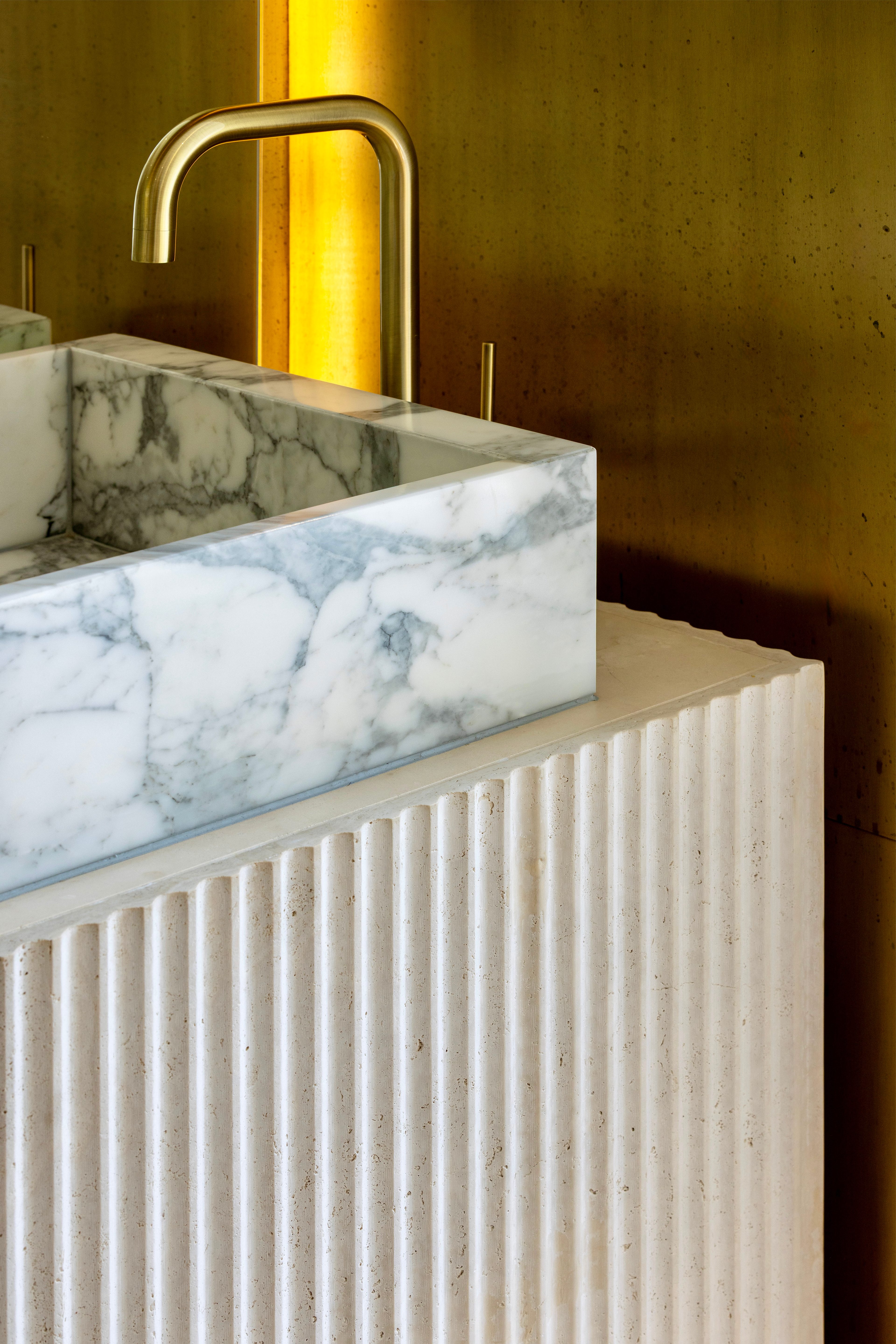 Main bathroom vanity