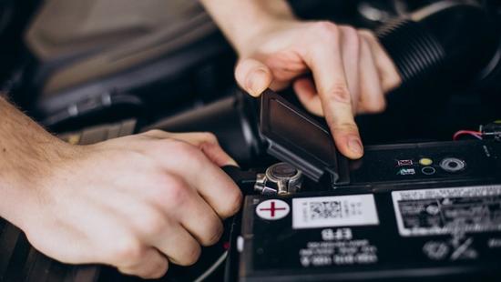 Kako upaliti auto pomoću kablova za startovanje