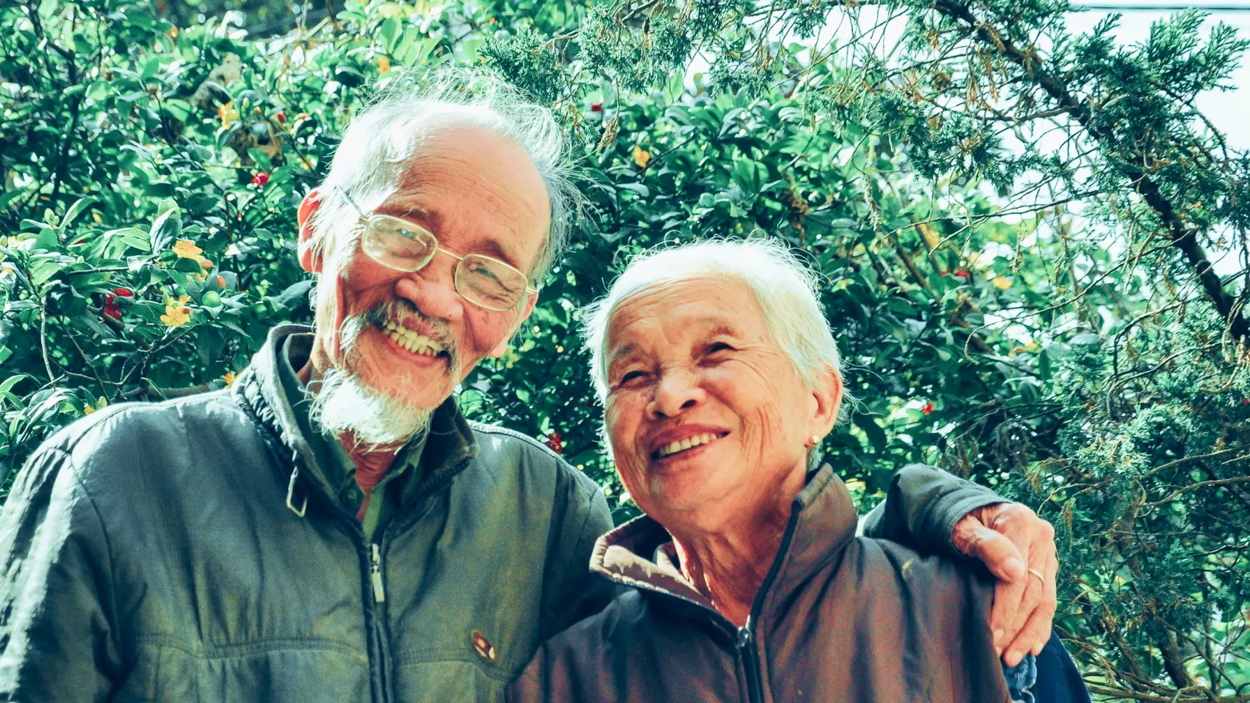 Best AI voice agents for insurance: How to choose, deploy, and scale voice CX