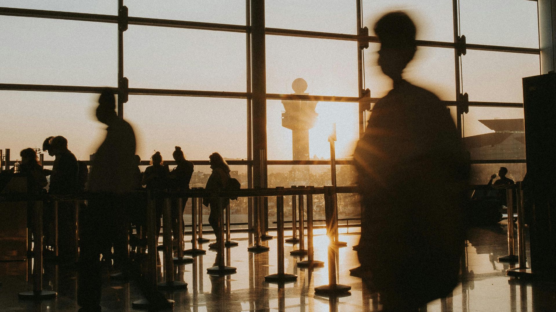 The ultimate guide to AI in the travel industry: Building resilient customer service at scale