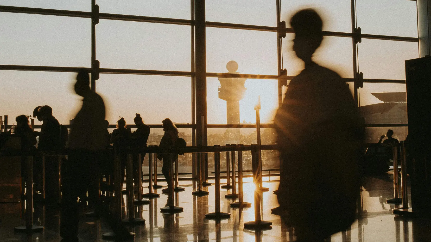 The ultimate guide to AI in the travel industry: Building resilient customer service at scale