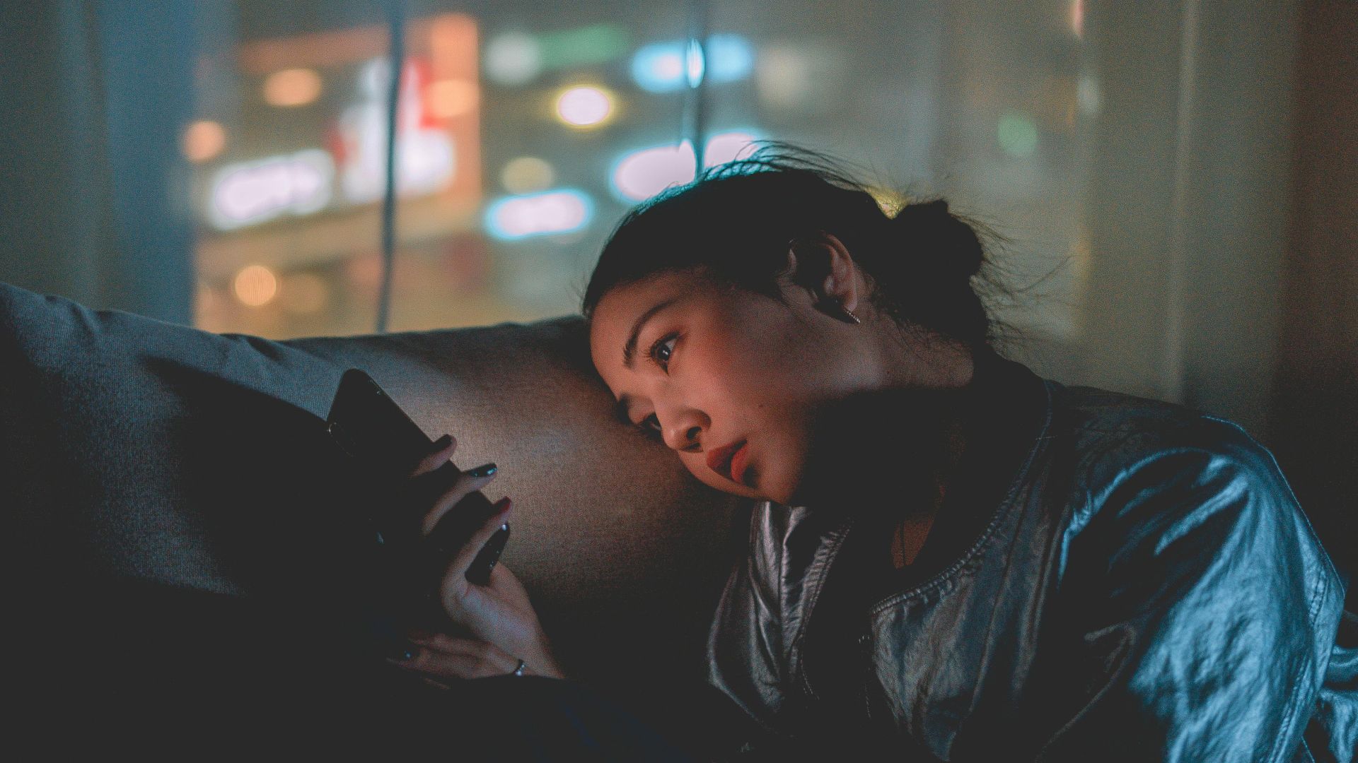 Chatbot vs. AI customer service agent: What's the difference and why does it matter?