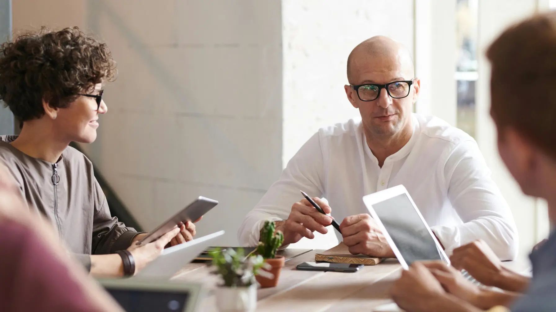 AI won’t scale your customer experience. A disciplined operating model will